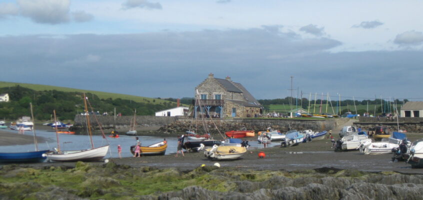 Newport Bay, paz y naturaleza en la costa norte de Pembrokeshire, Gales